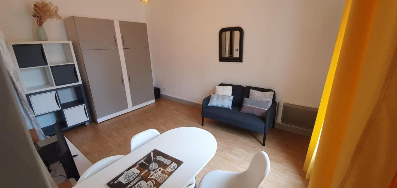 Studio Lumineux Au Centre Ville Bagneres-de-Bigorre Ngoại thất bức ảnh