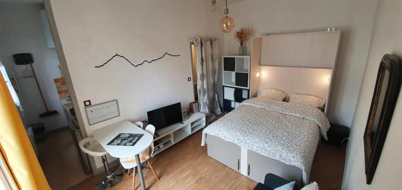Studio Lumineux Au Centre Ville Bagneres-de-Bigorre Ngoại thất bức ảnh