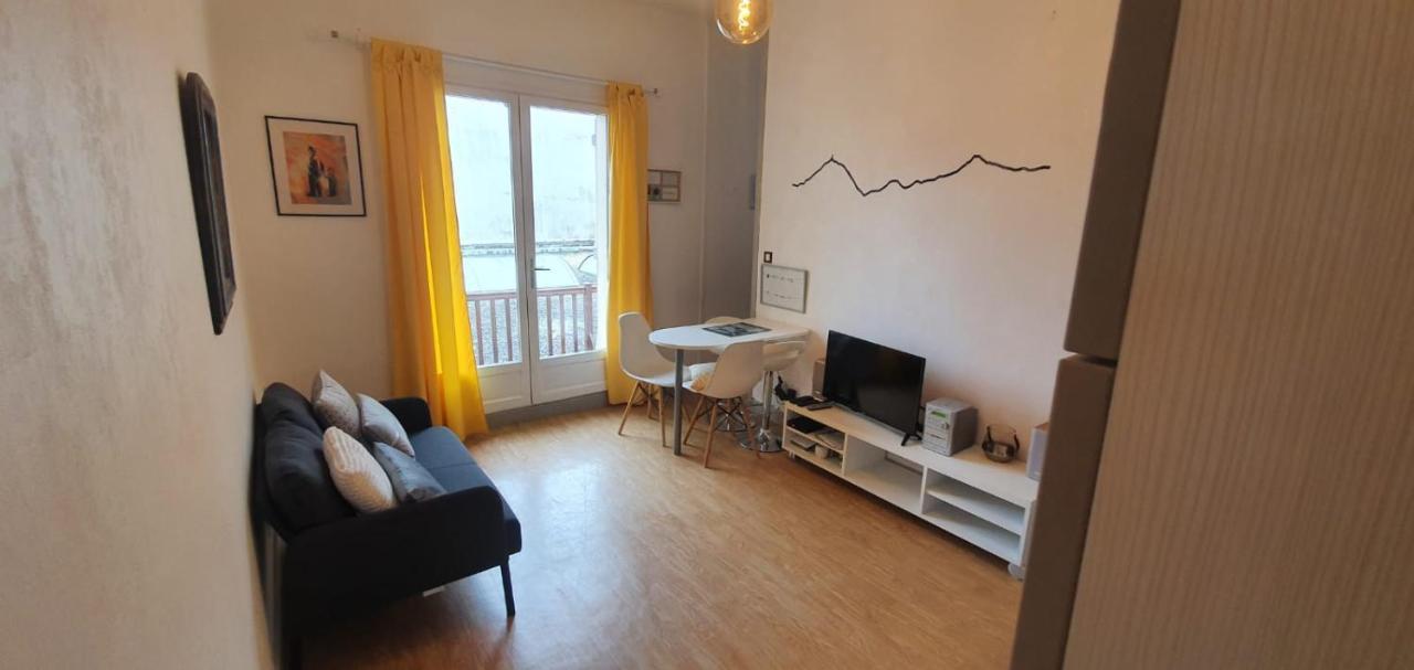 Studio Lumineux Au Centre Ville Bagneres-de-Bigorre Ngoại thất bức ảnh